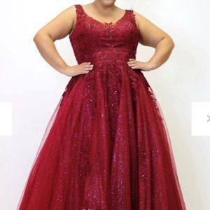 BEAUTIFUL Plus Size Wine Color Sydney's Closet Prom Dress